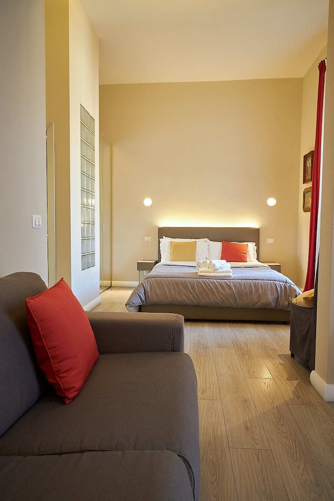 The Roman Empire Guesthouse 25/63