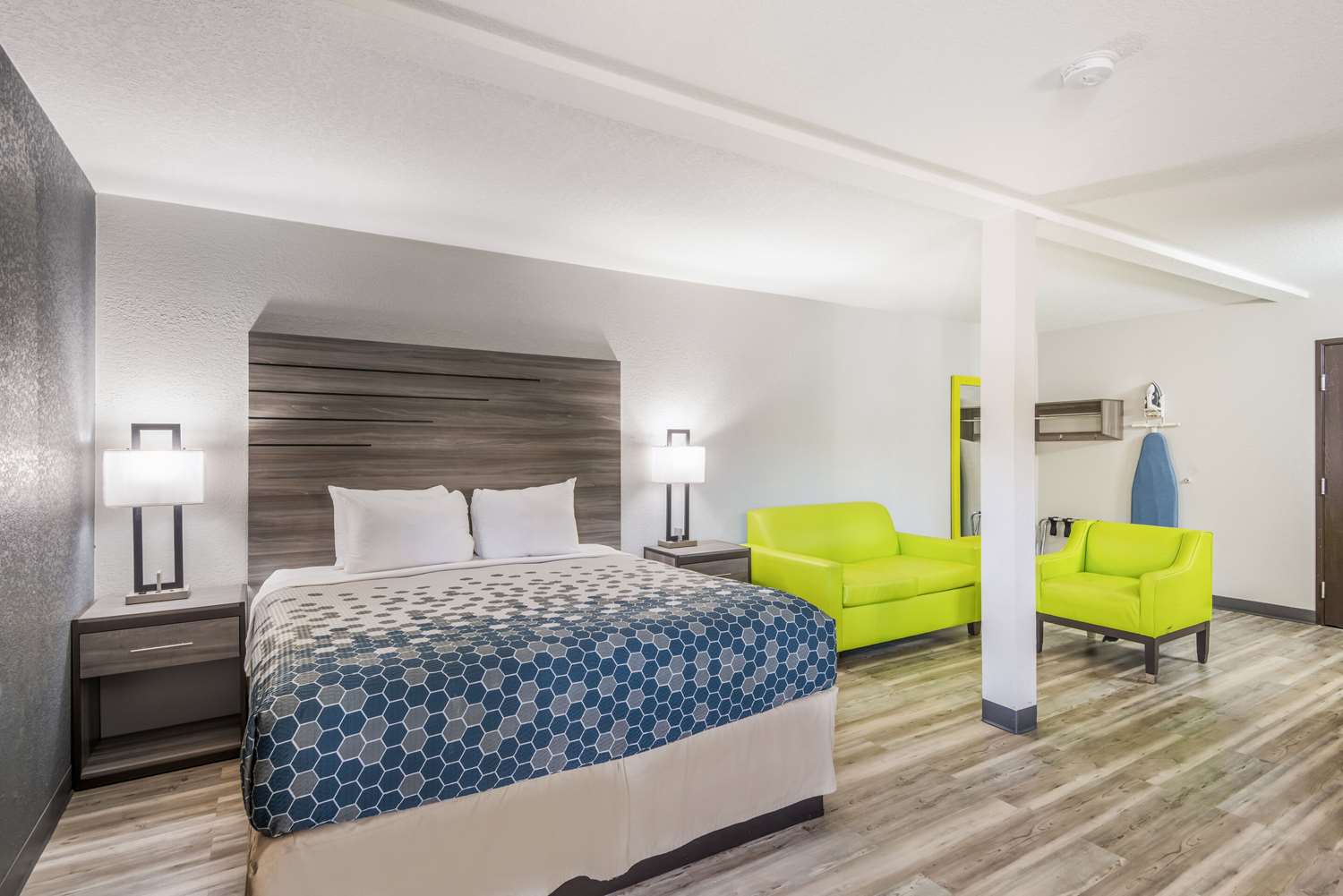 Sonesta Essential Des Moines 16/32