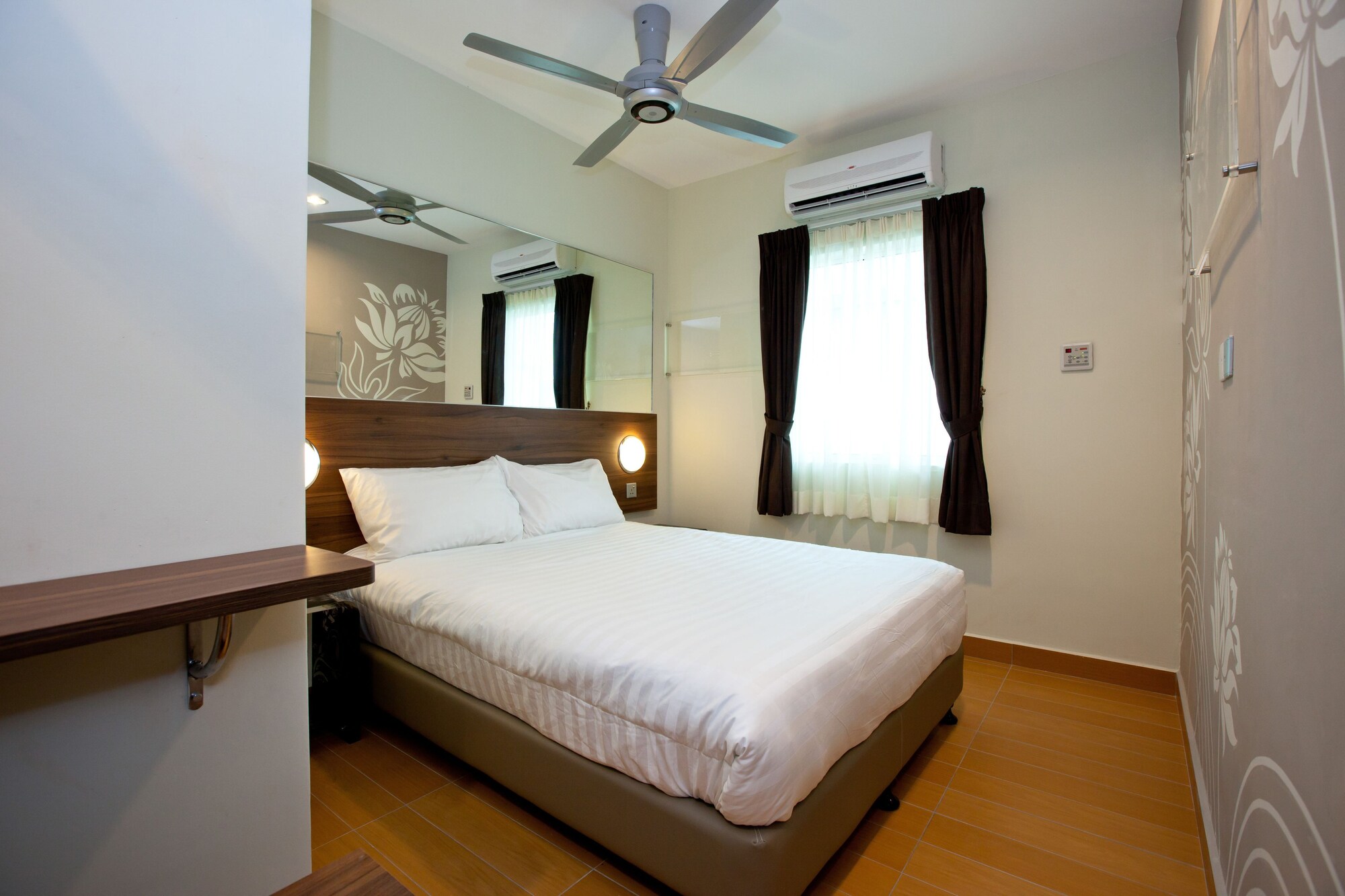 ROOM, DOUBLE BED
