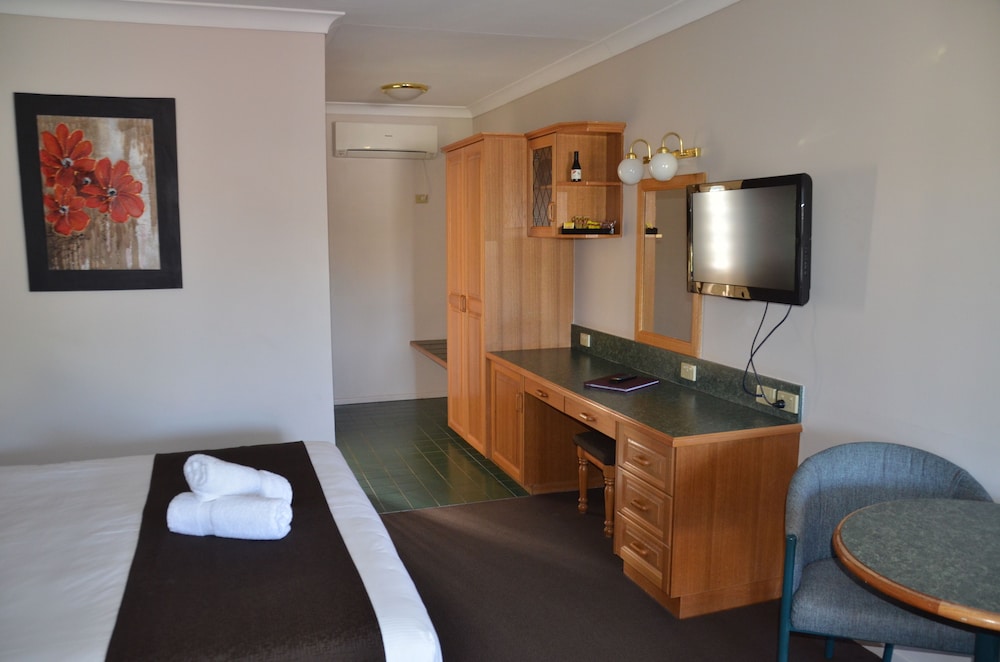 Puffers Inn Logan Motel 45/65
