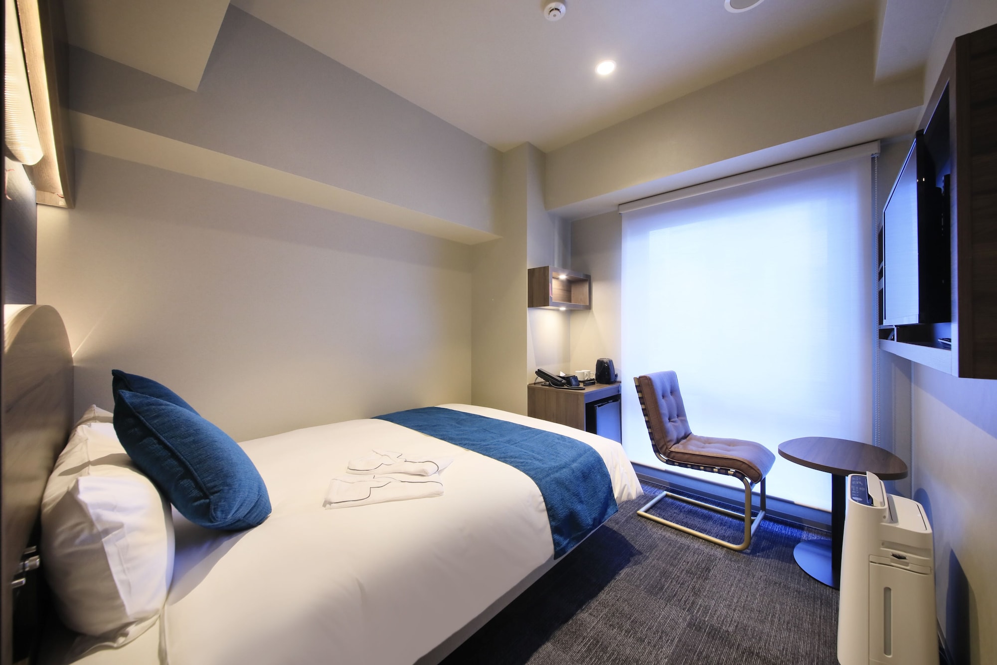 MODERATE, DOUBLE BED