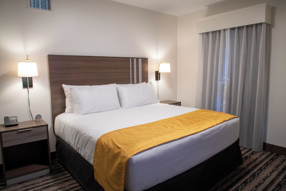 Lodge, Suite, 2 King Beds, Sunset View, Sofa، Corduroy Inn and Lodge, Trademark Collection by Wyndham 2/4