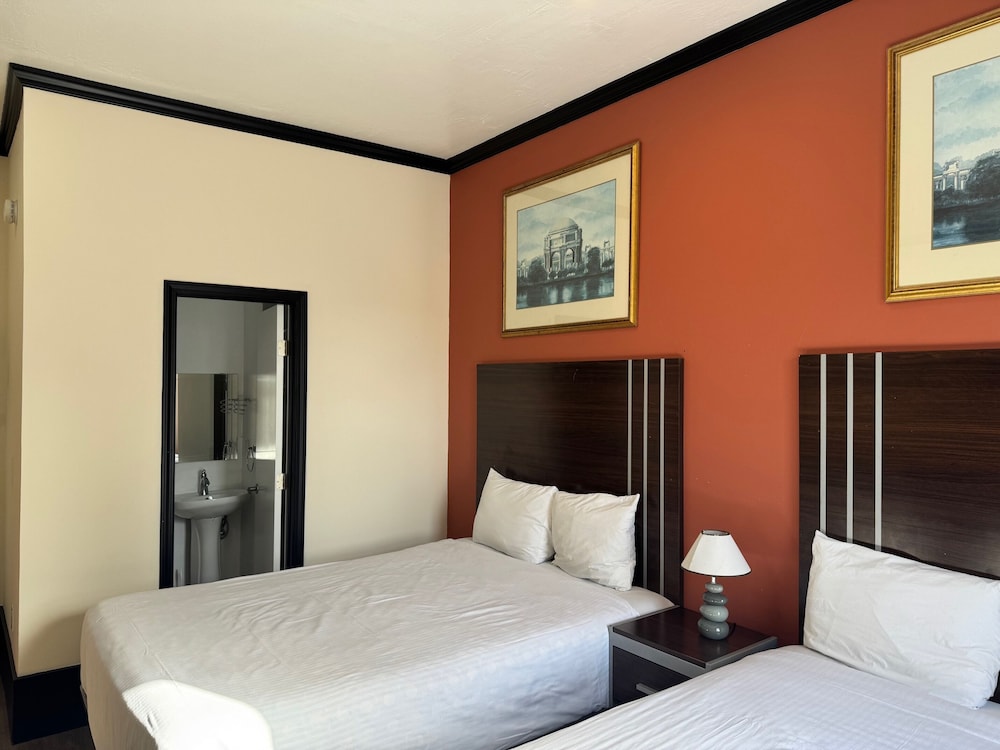 STANDARD, 2 QUEEN BEDS, PRIVATE BATHROOM