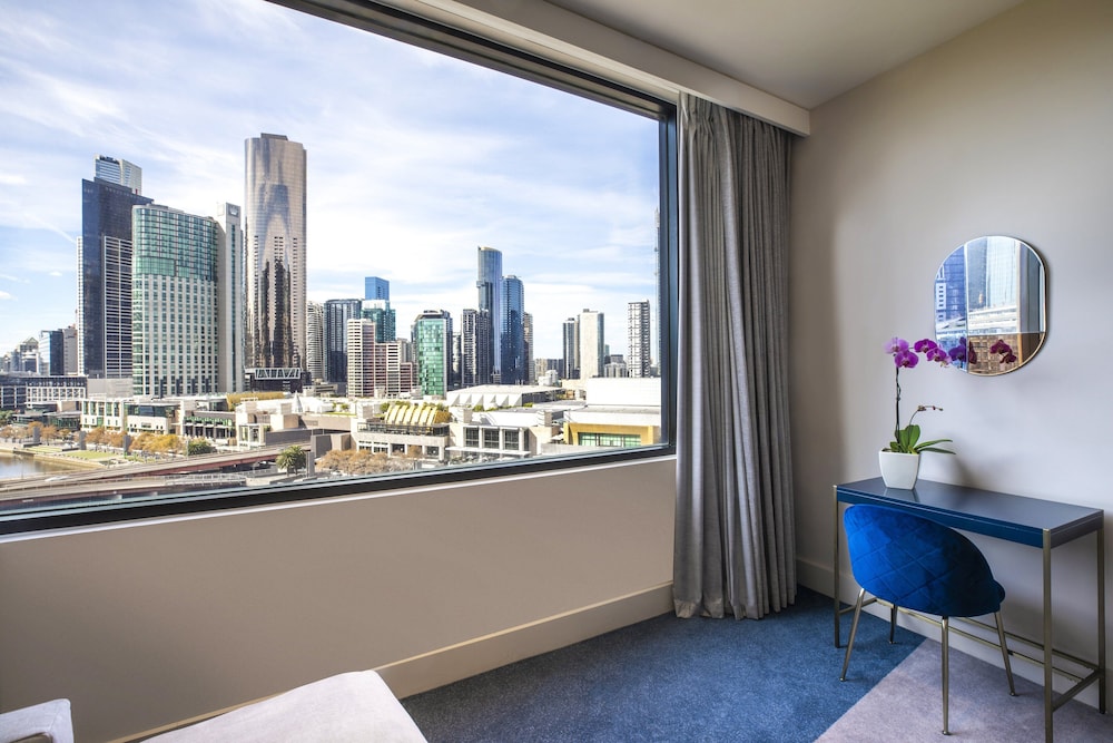 Crowne Plaza Hotel Melbourne 60/72