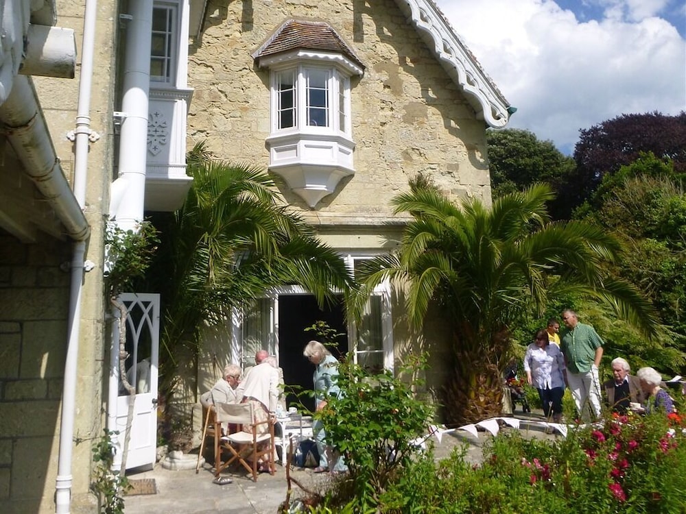 Lisle Combe 2/50