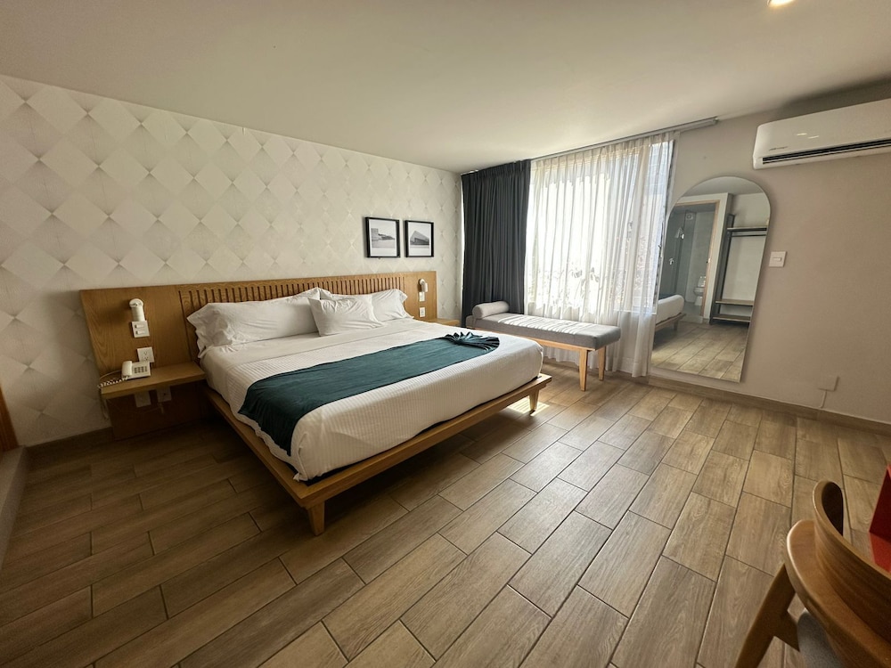 JUNIOR SUITE, STUDIO