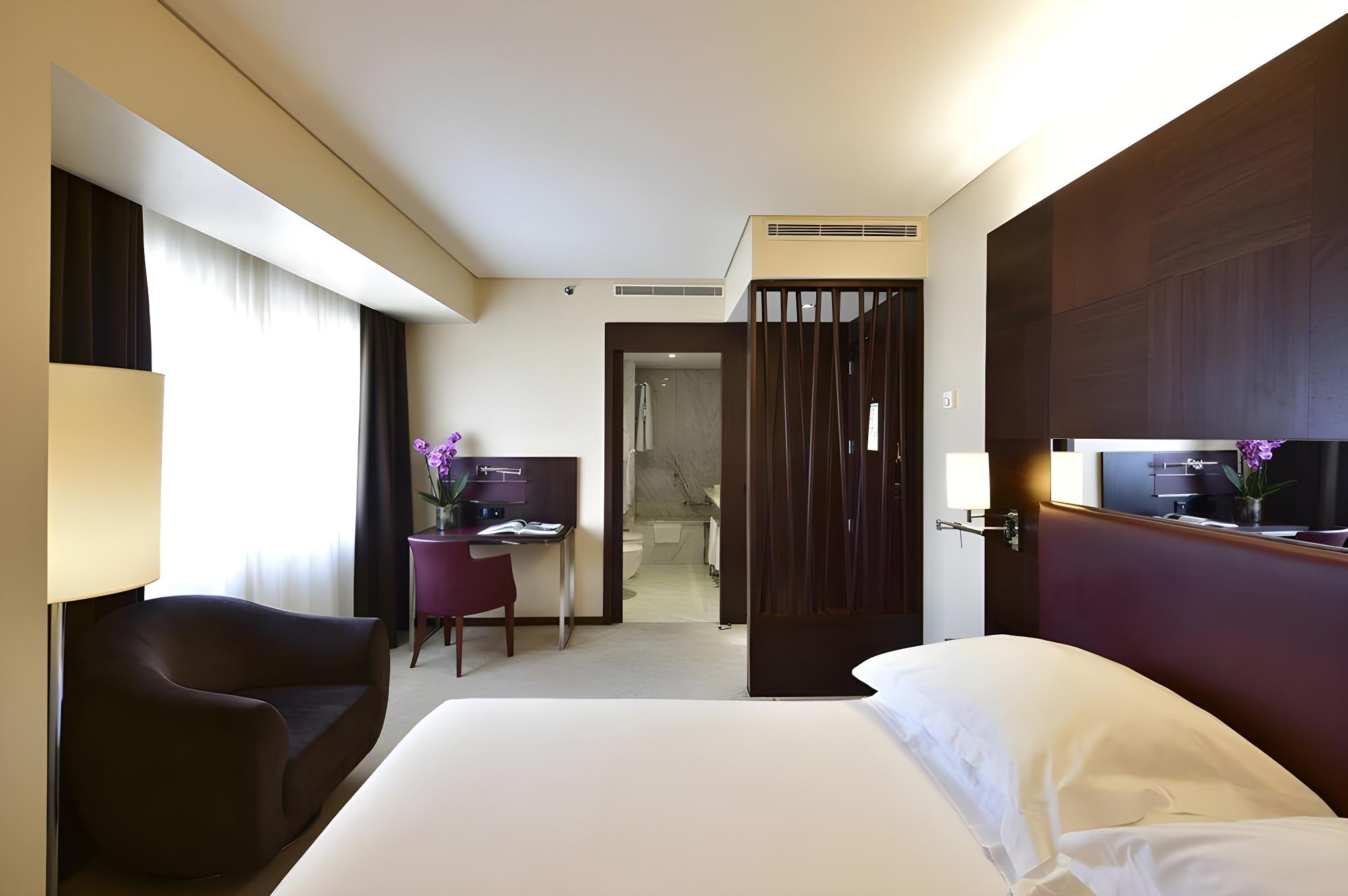 Executive, Suite, Superior Floor