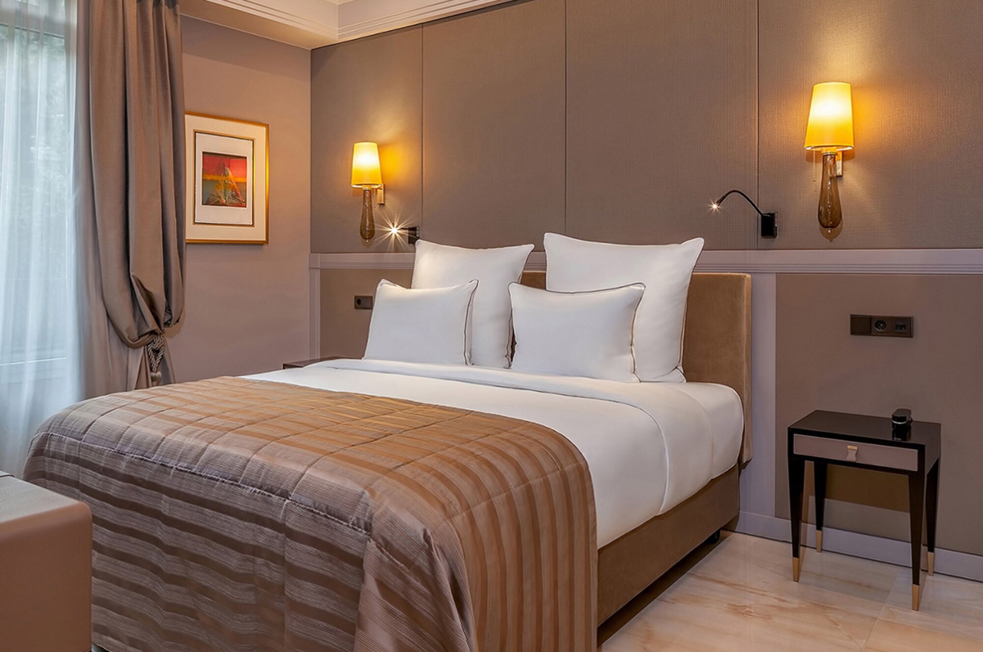 2 Bedrooms, Deluxe, Home, Suite, 1 Queen and 1 Single Bed