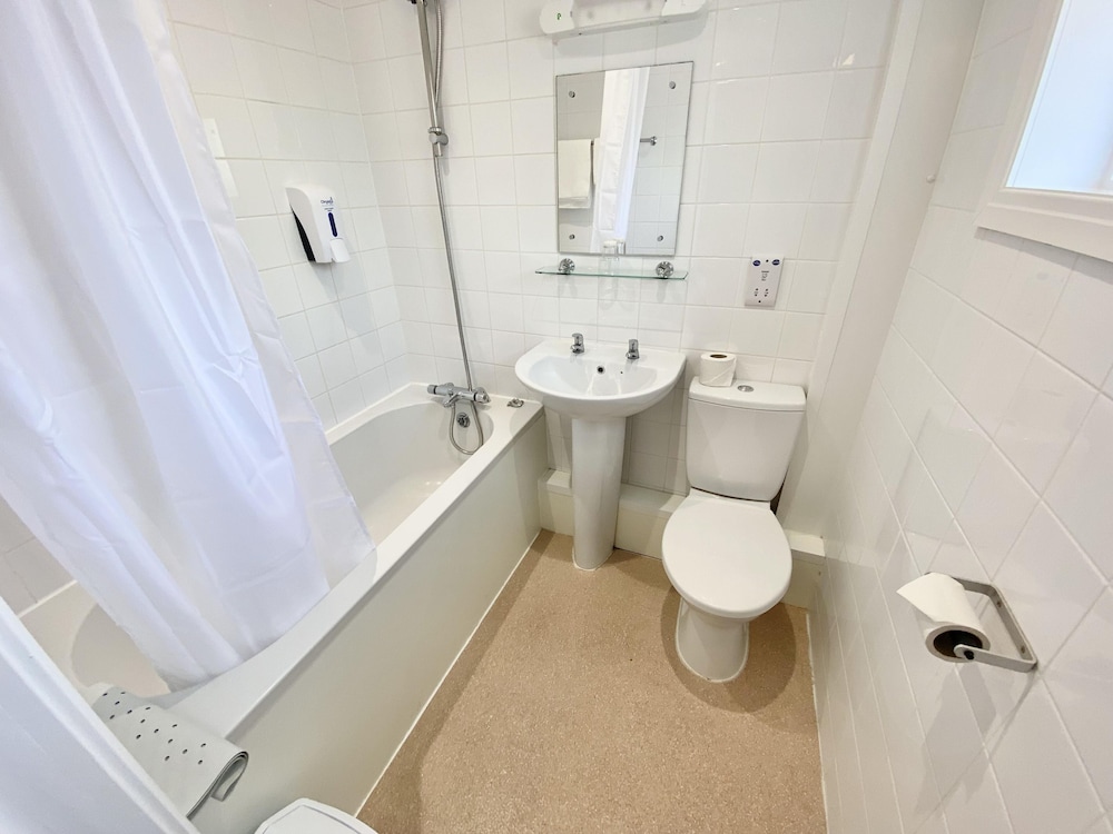 Russ Hill Hotel Gatwick 61/62
