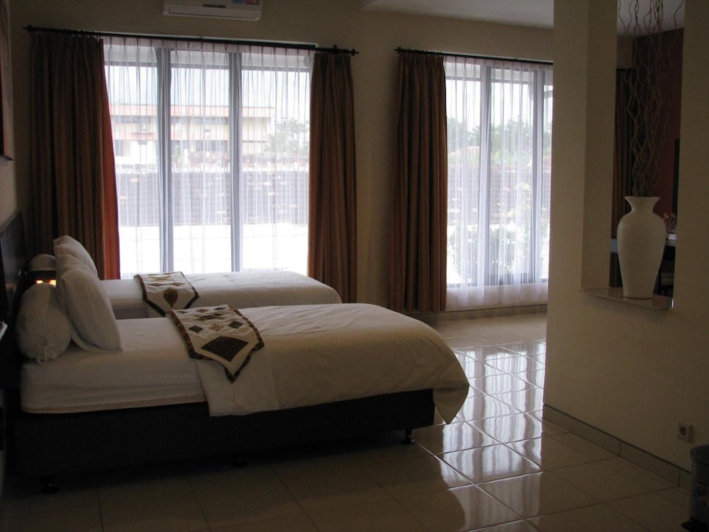 Puri Chorus Hotel 24/57