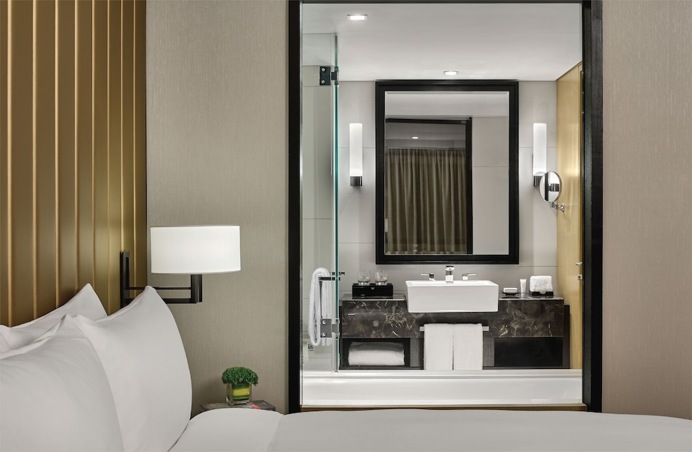 New World Saigon Hotel 24/77