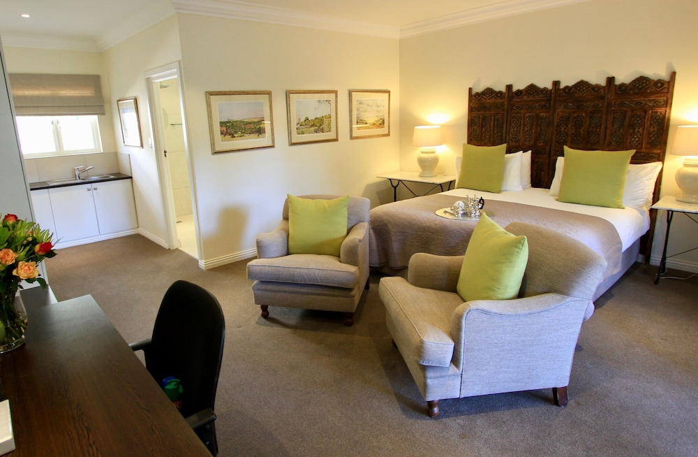 Melrose Place Guest Lodge and Conferencing 30/50