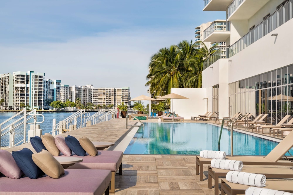 Hyde Beach House 45/63