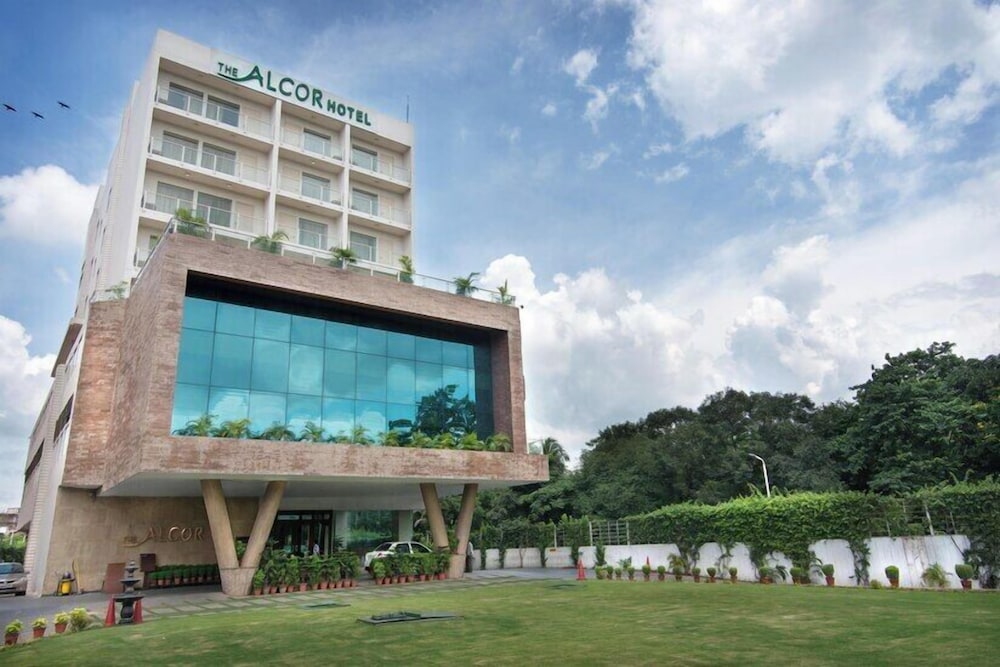 The Alcor Hotel 2/52