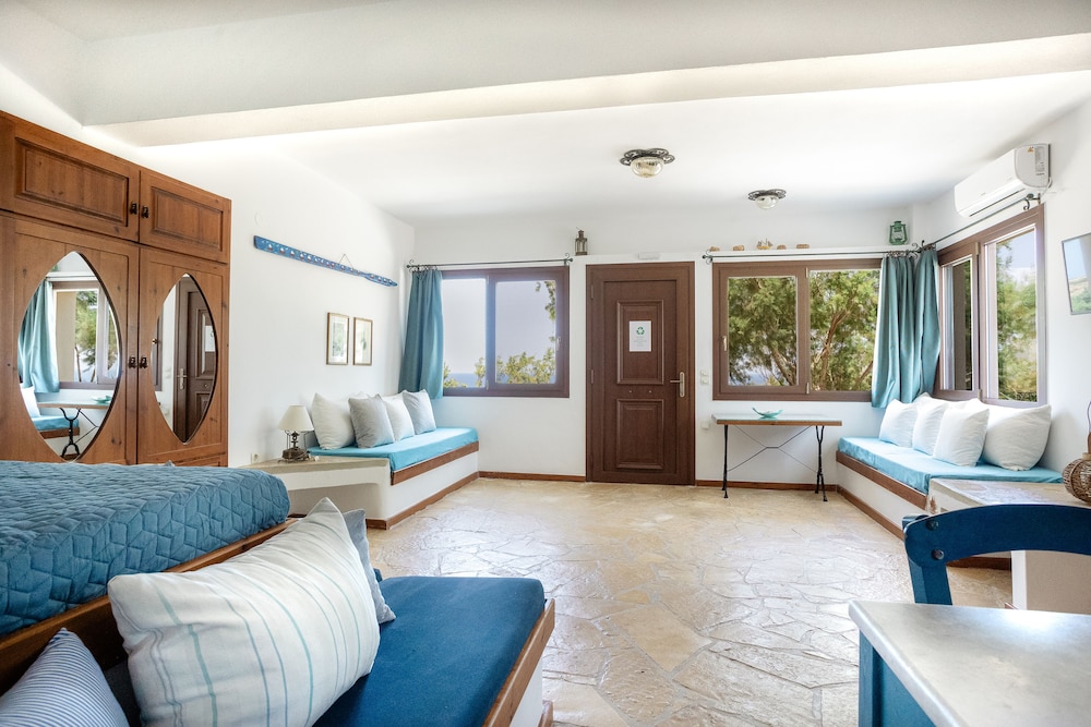 VILLA ILIATORAS 10/31