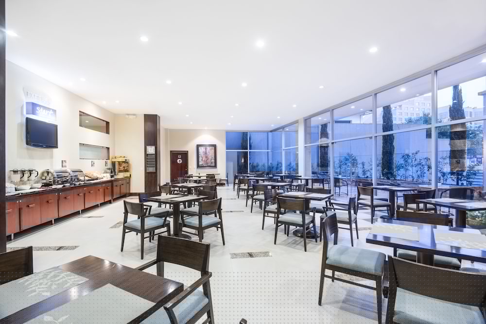 HOLIDAY INN EXPRESS QUITO 45/66