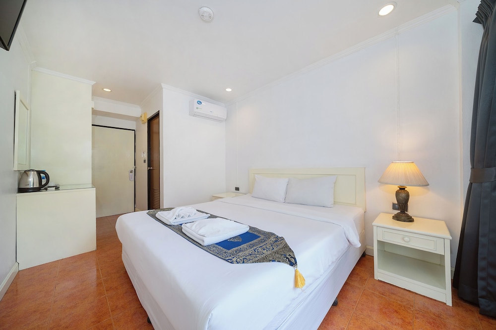 Patong Central Residence & Apartment 11/50
