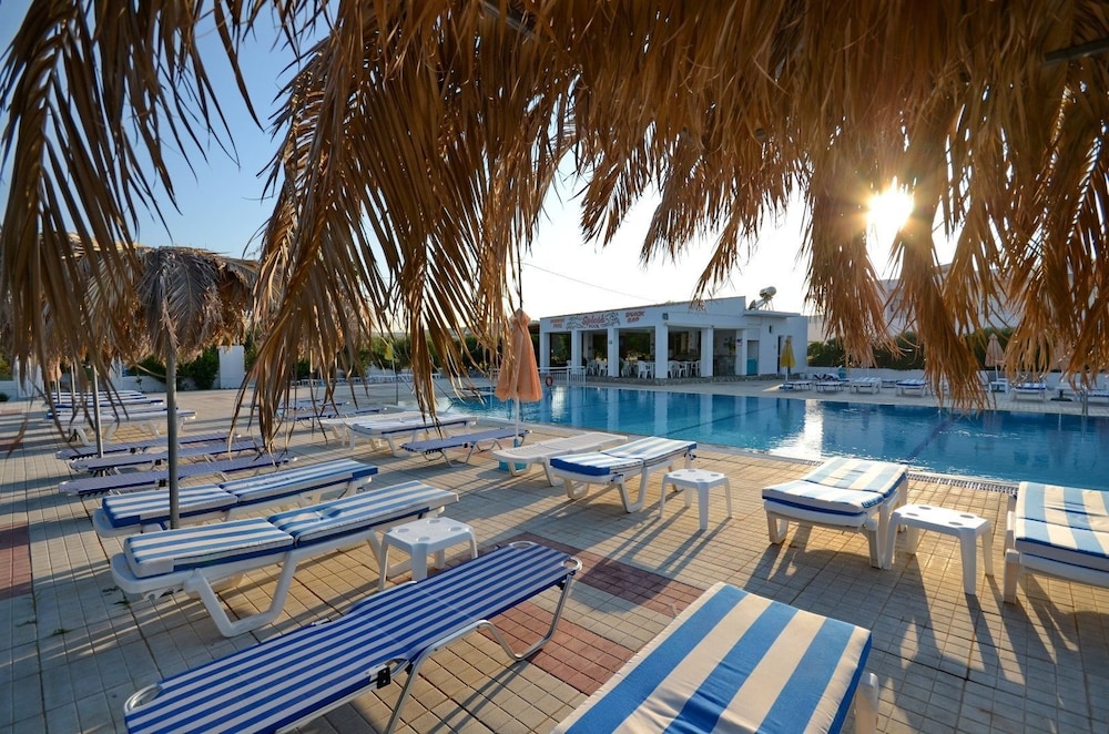 NIKOS 2 STUDIOS AND APARTMENTS 15/25