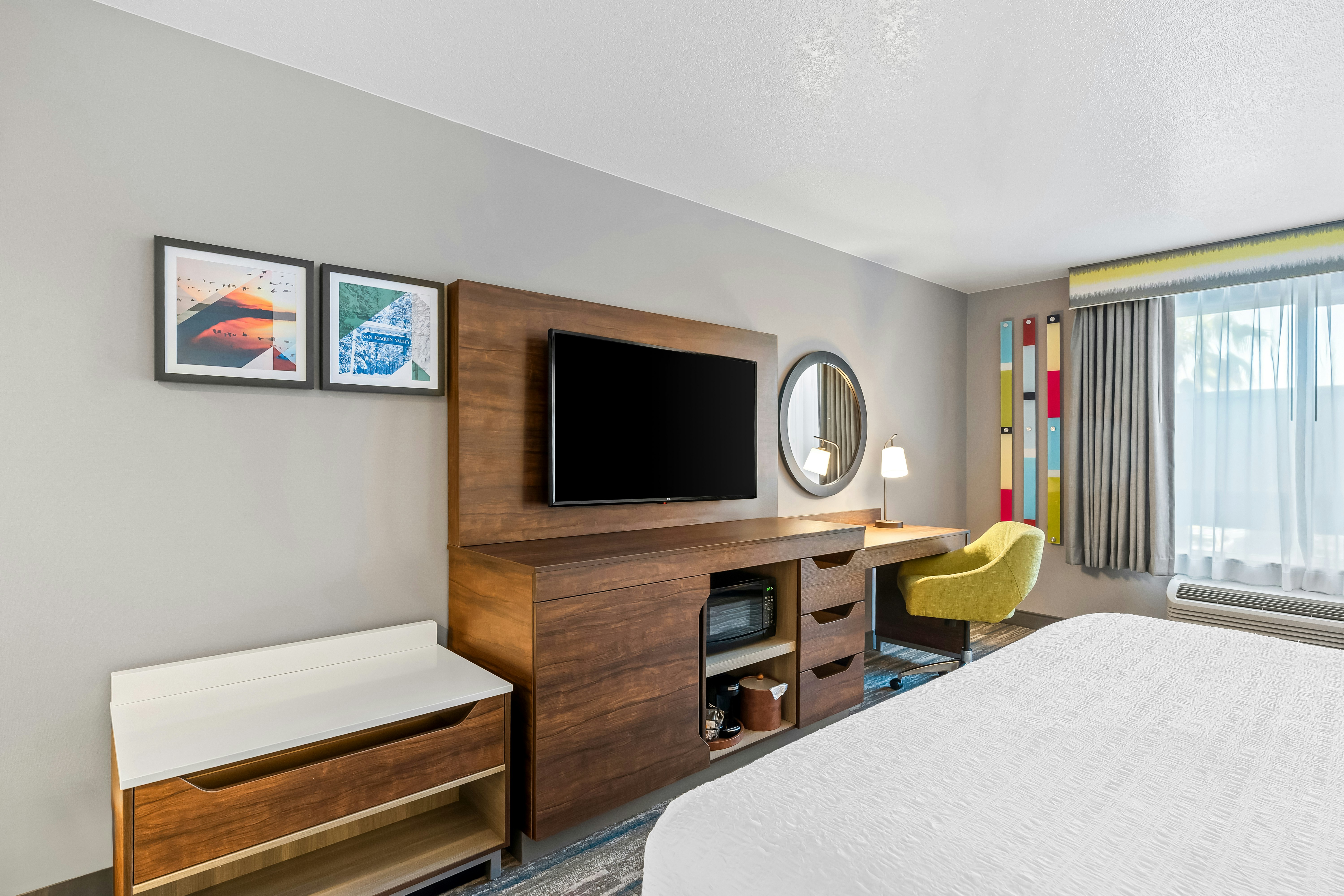 غرفة بسرير كينج لذوي الإعاقة، Hampton Inn and Suites Lathrop 2/3