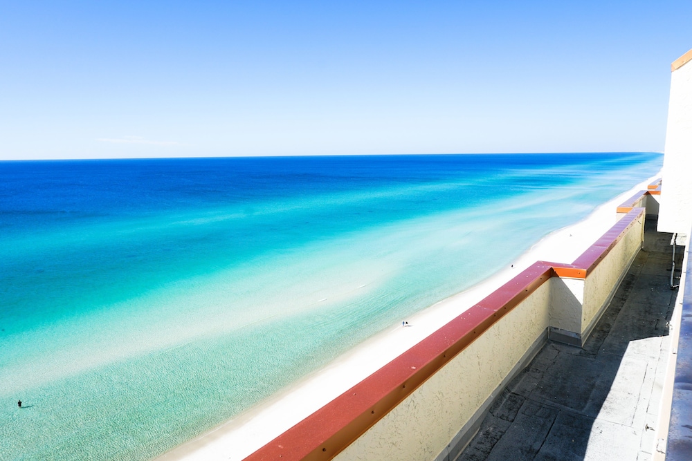 Landmark Holiday Beach Resort 5/34