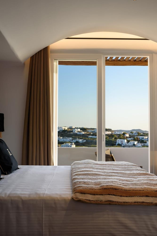 VRACHOS SUITES MYKONOS 29/75