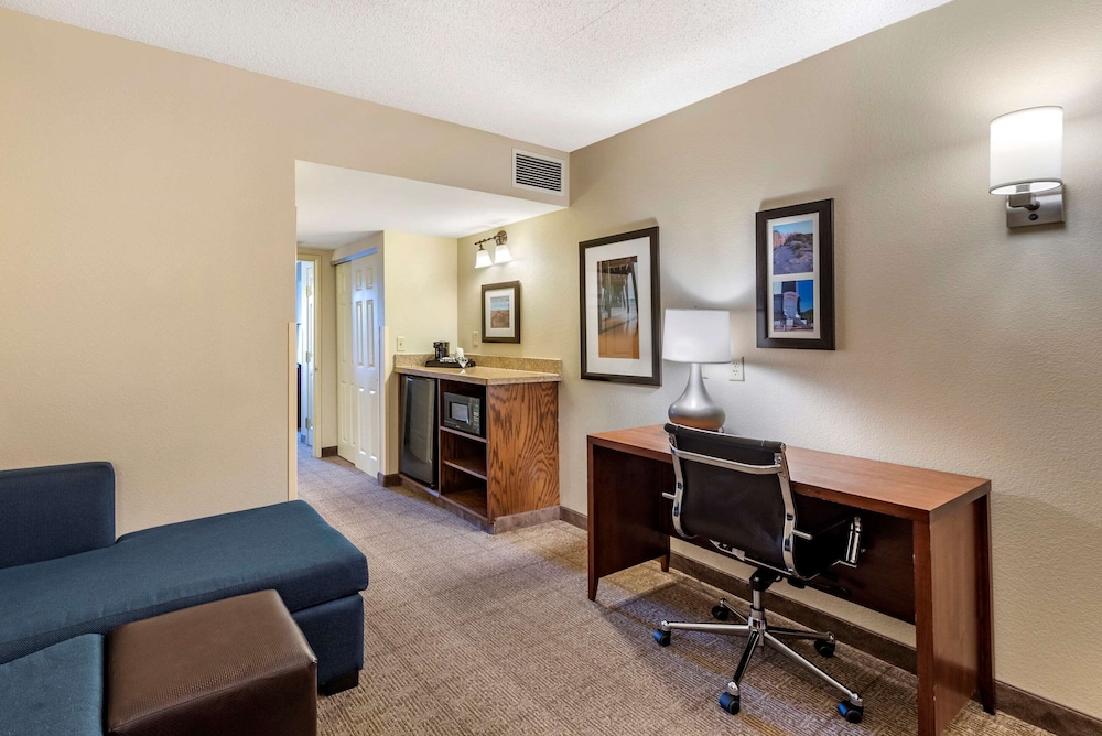 Comfort Inn & Suites Virginia Beach - Norfolk Airport 15/28