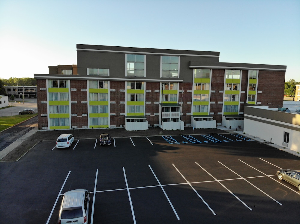Baymont by Wyndham Grand Rapids Near Downtown 7/15