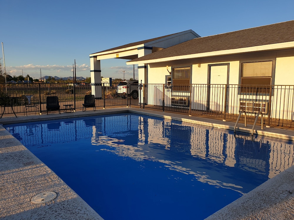 Riata Inn 16/33