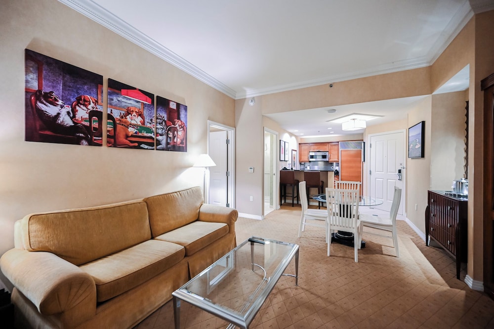 Stripviewsuites At Signature 63/73