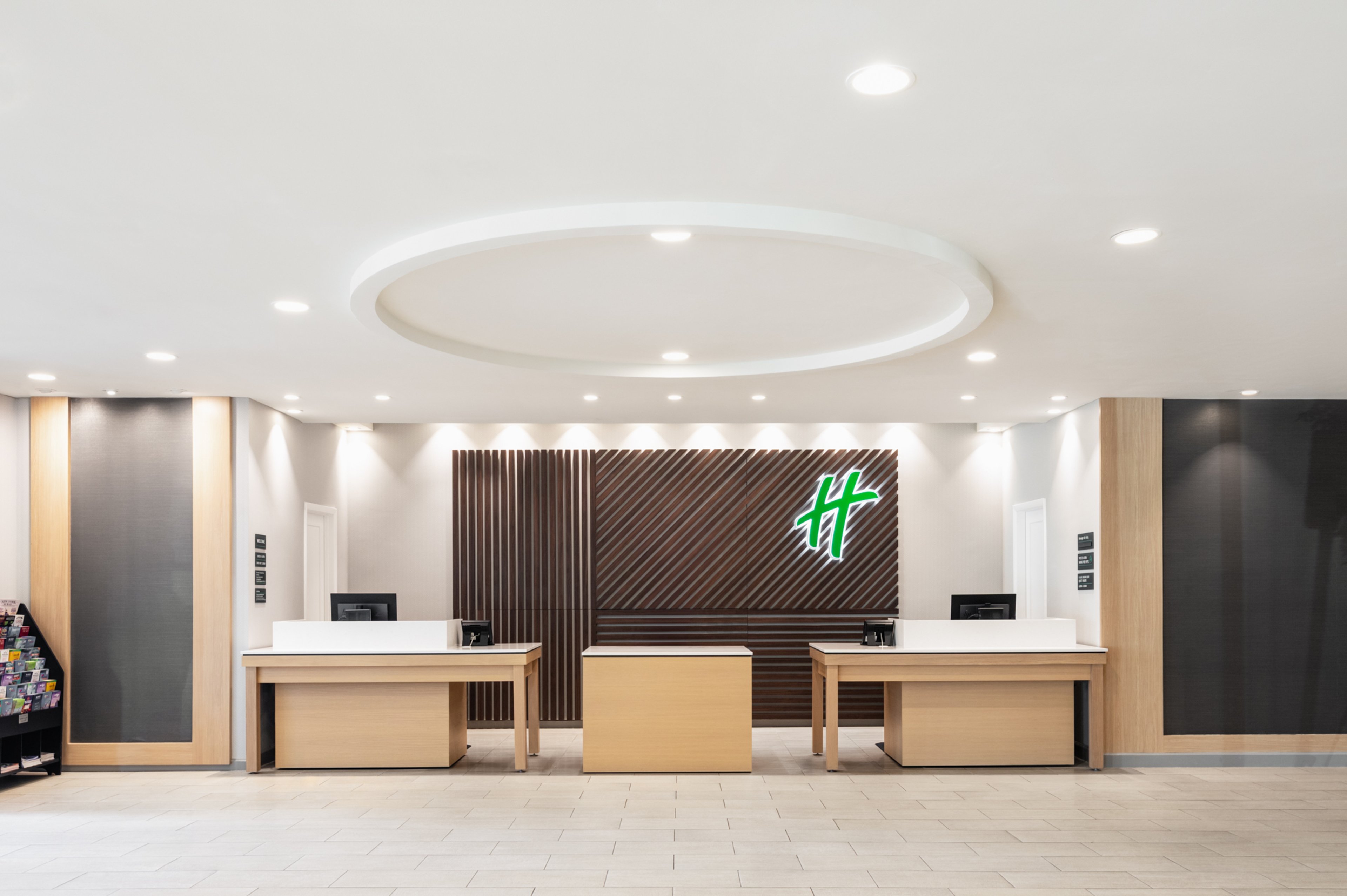 Holiday Inn Newark International Airport An Ihg Hotel 12/84