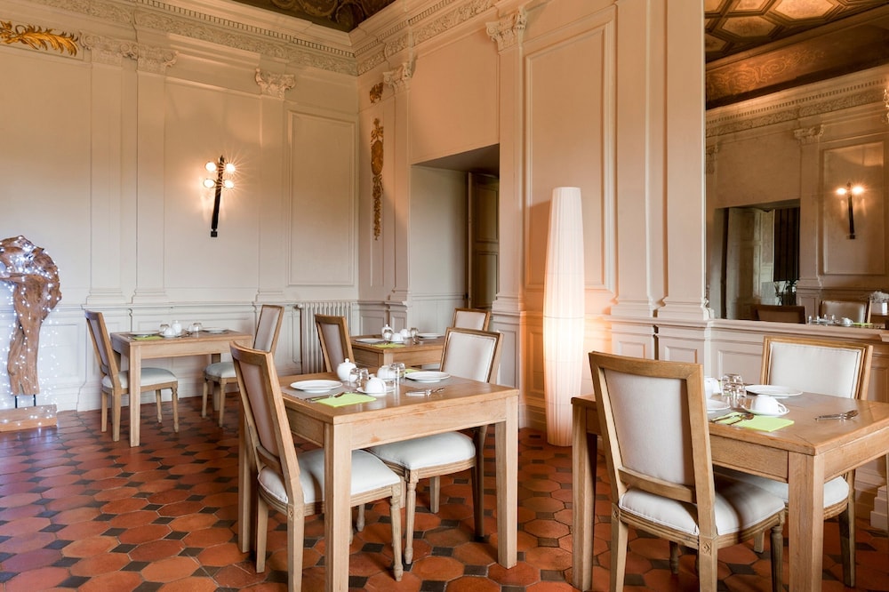 Relais Du Silence Chateau de Perreux 38/50