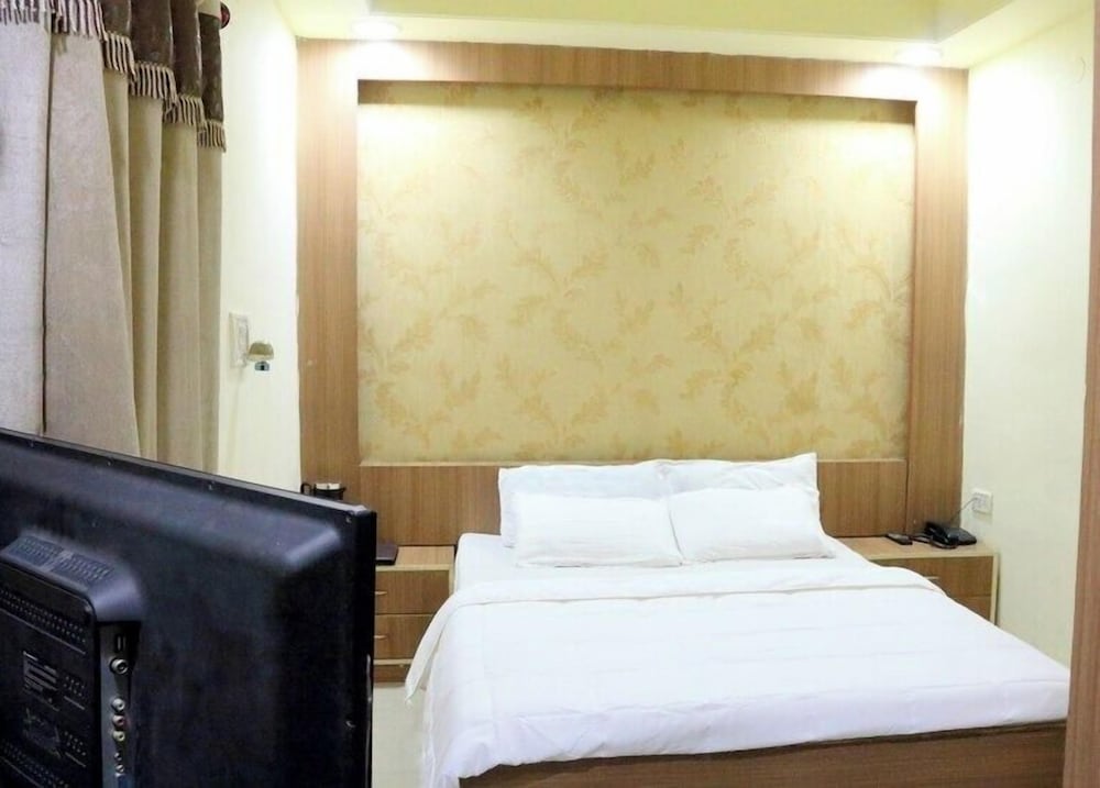 HOTEL SUDARSHAN PALACE 18/48