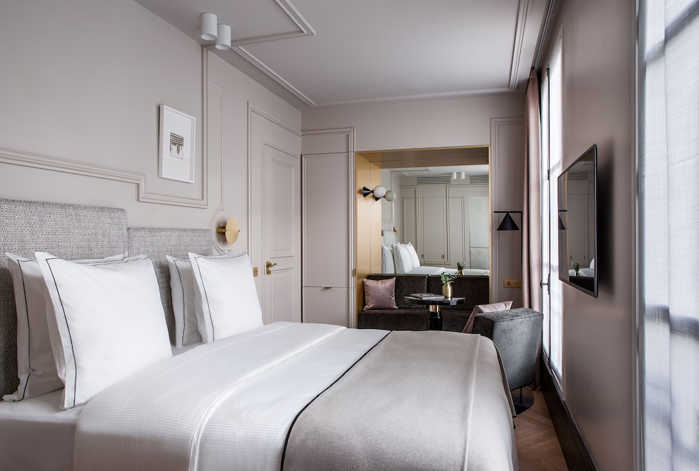 DELUXE, DOUBLE BED