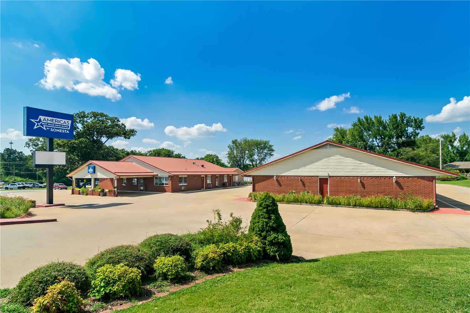 Americas Best Value Inn Suites Siloam Springs 24/26