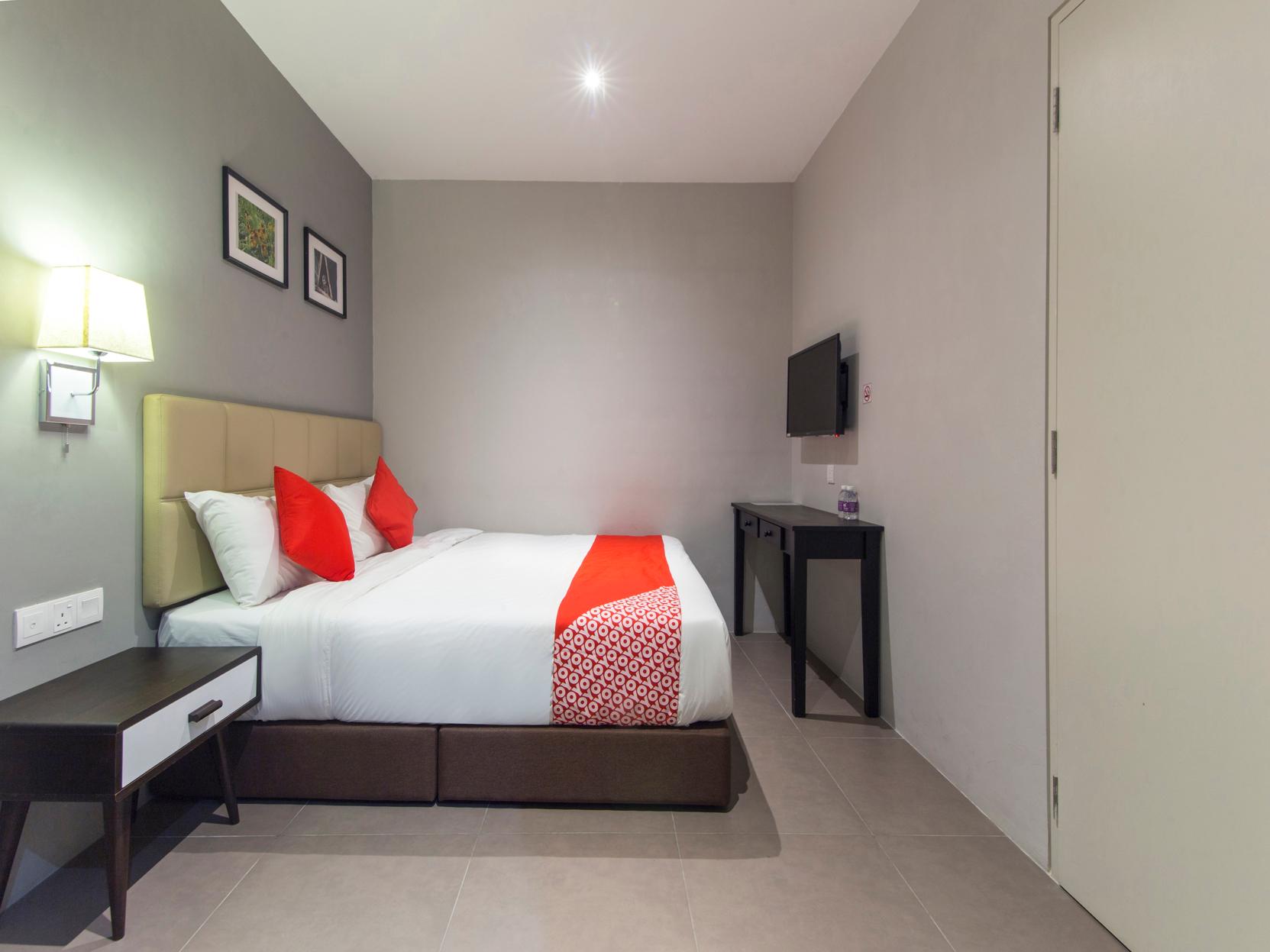 Standard, King Bed, No Window