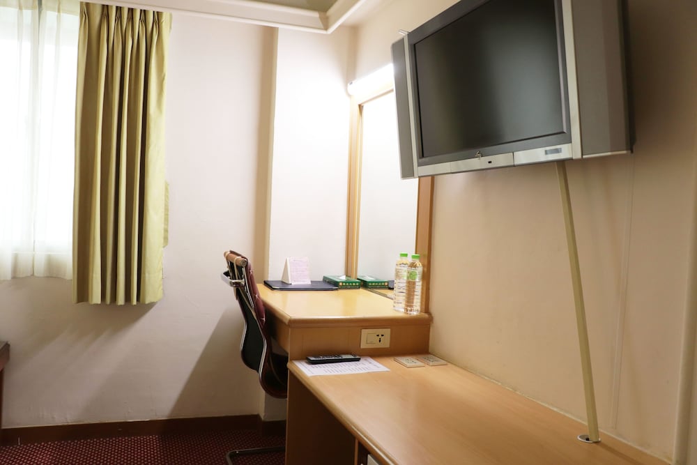 Oriental Hotel 45/50