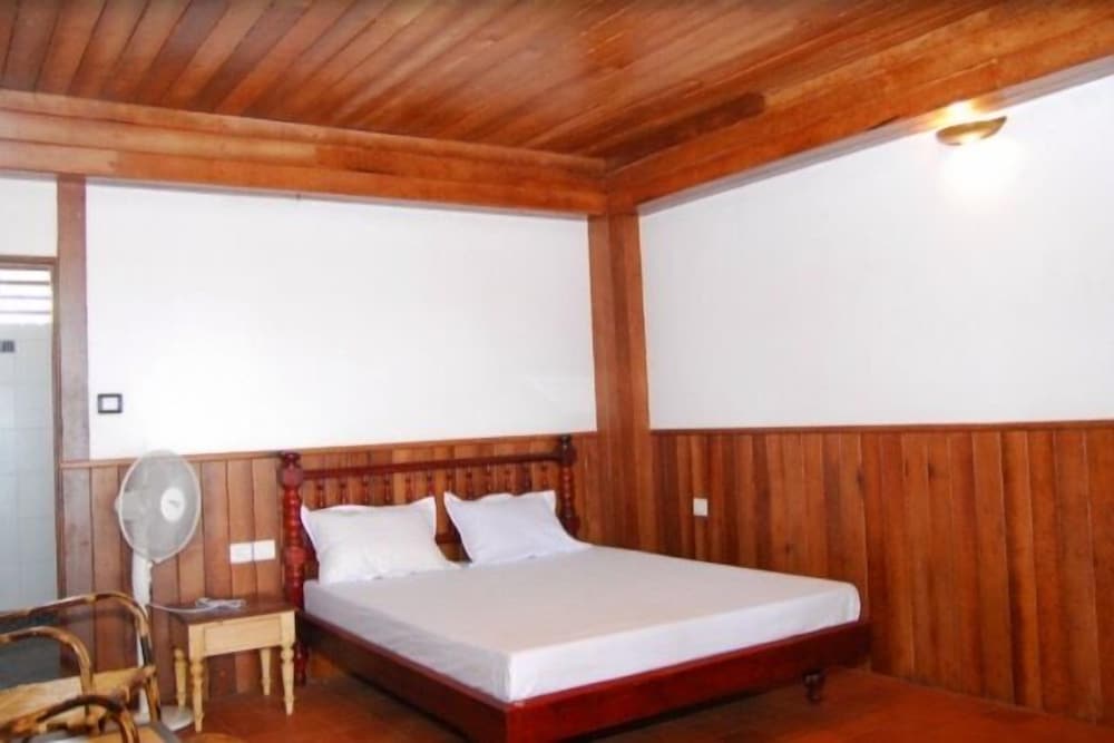 Blue Water Beach Resort 4/23