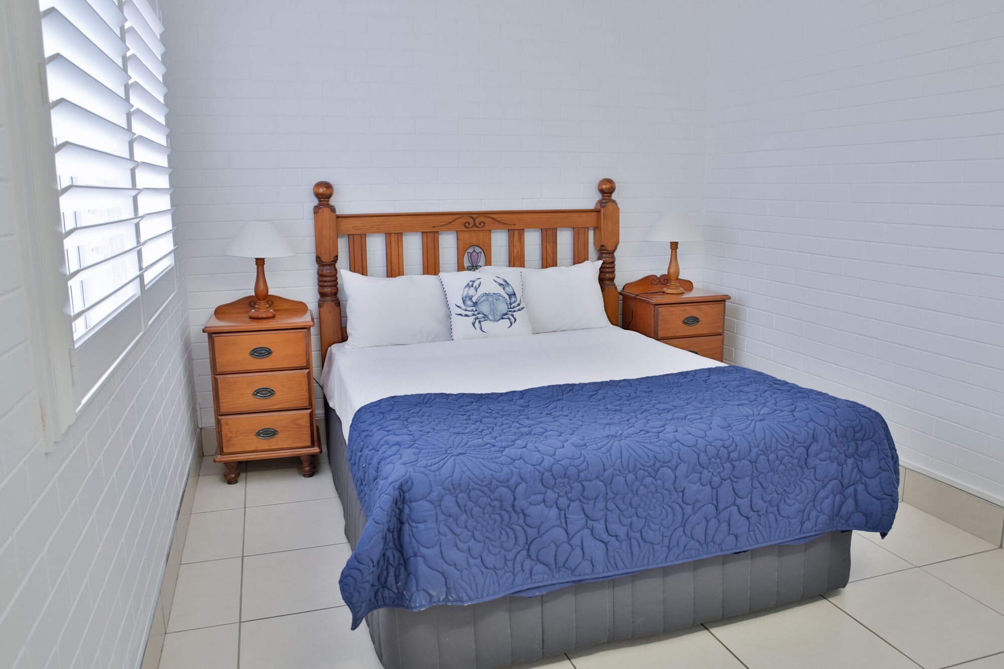 1 BEDROOM, APARTMENT, QUEEN BED