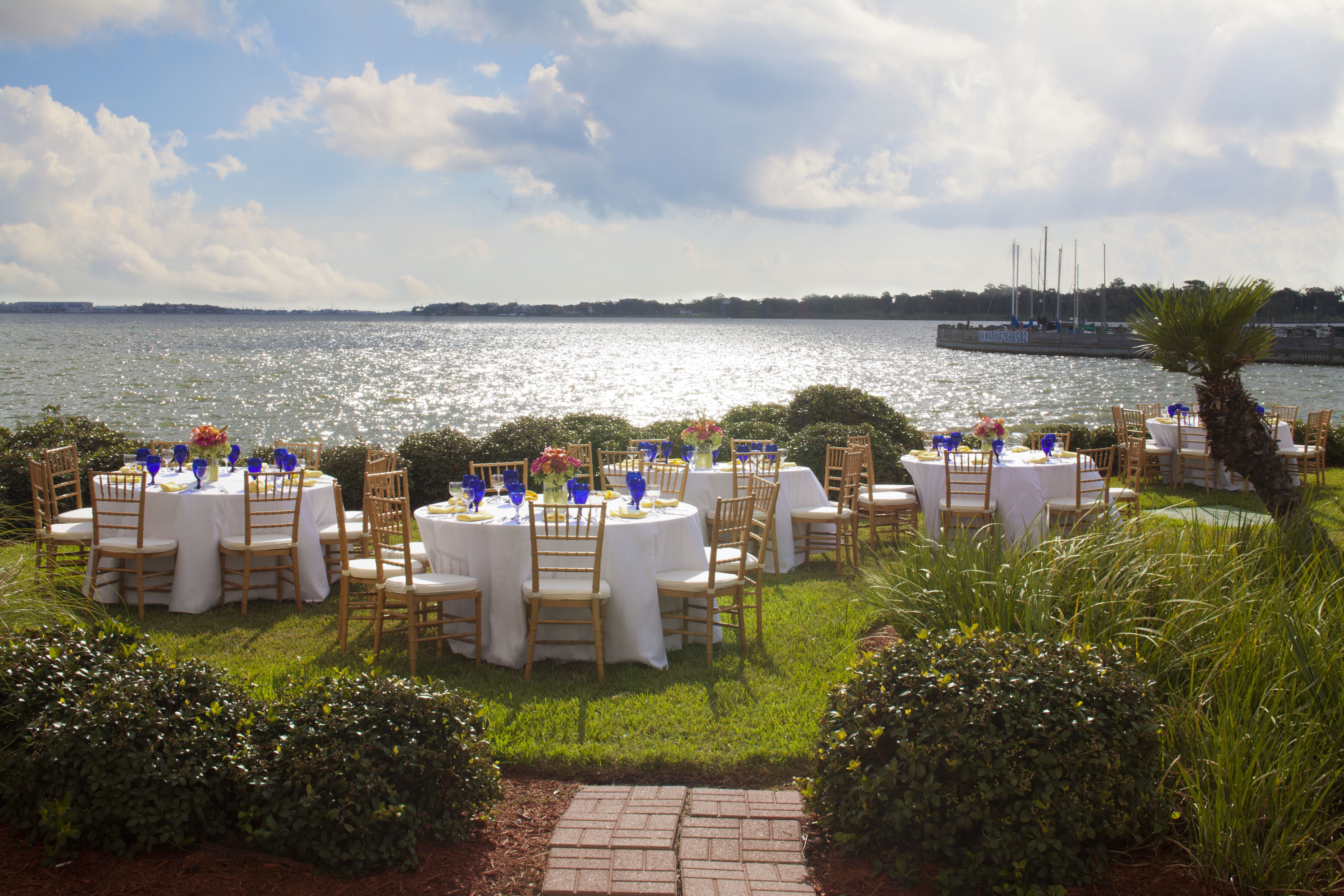 Compass Hotel Nassau Bay 63/65