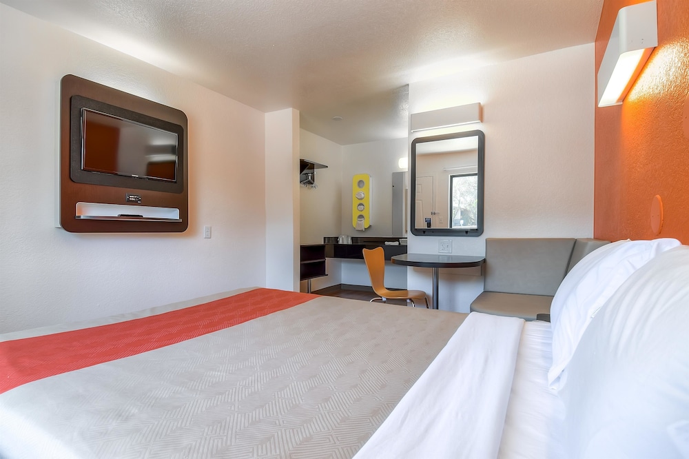 Motel6 San Diego Hotel Circle Mission Valley 27/61