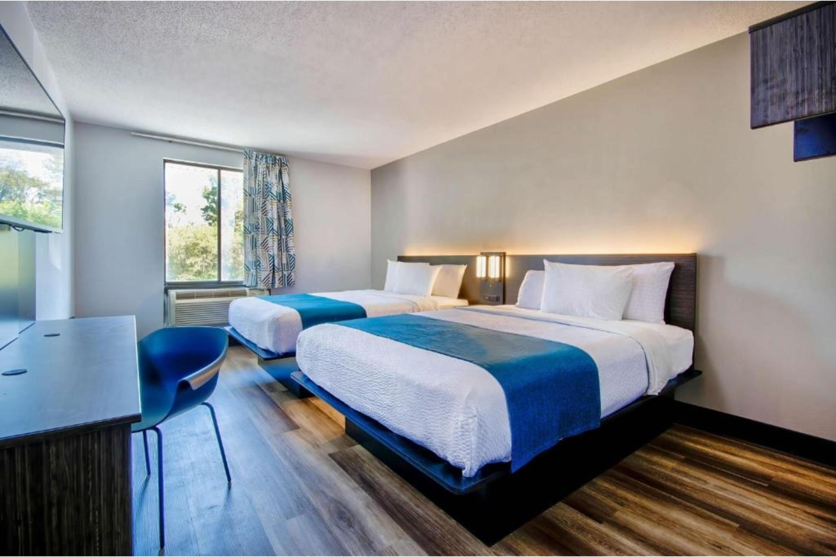 2 Queen Beds - Non-Smoking, Micfridge