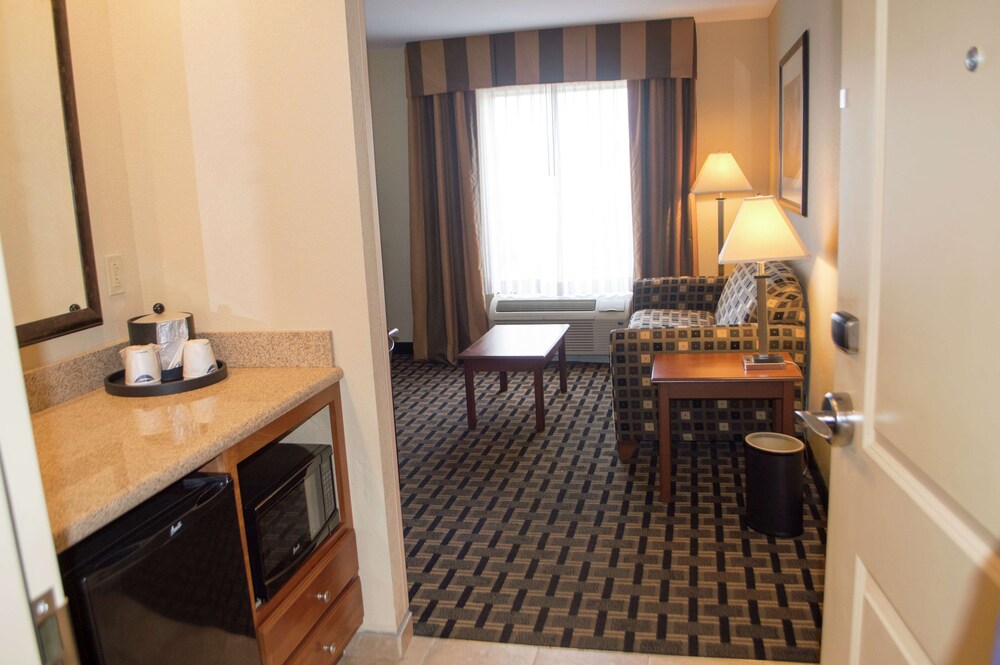 Hampton Inn & Suites Columbia at the University of Missouri 19/50