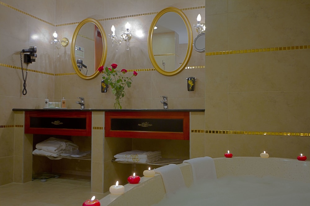Divinus Hotel 14/71