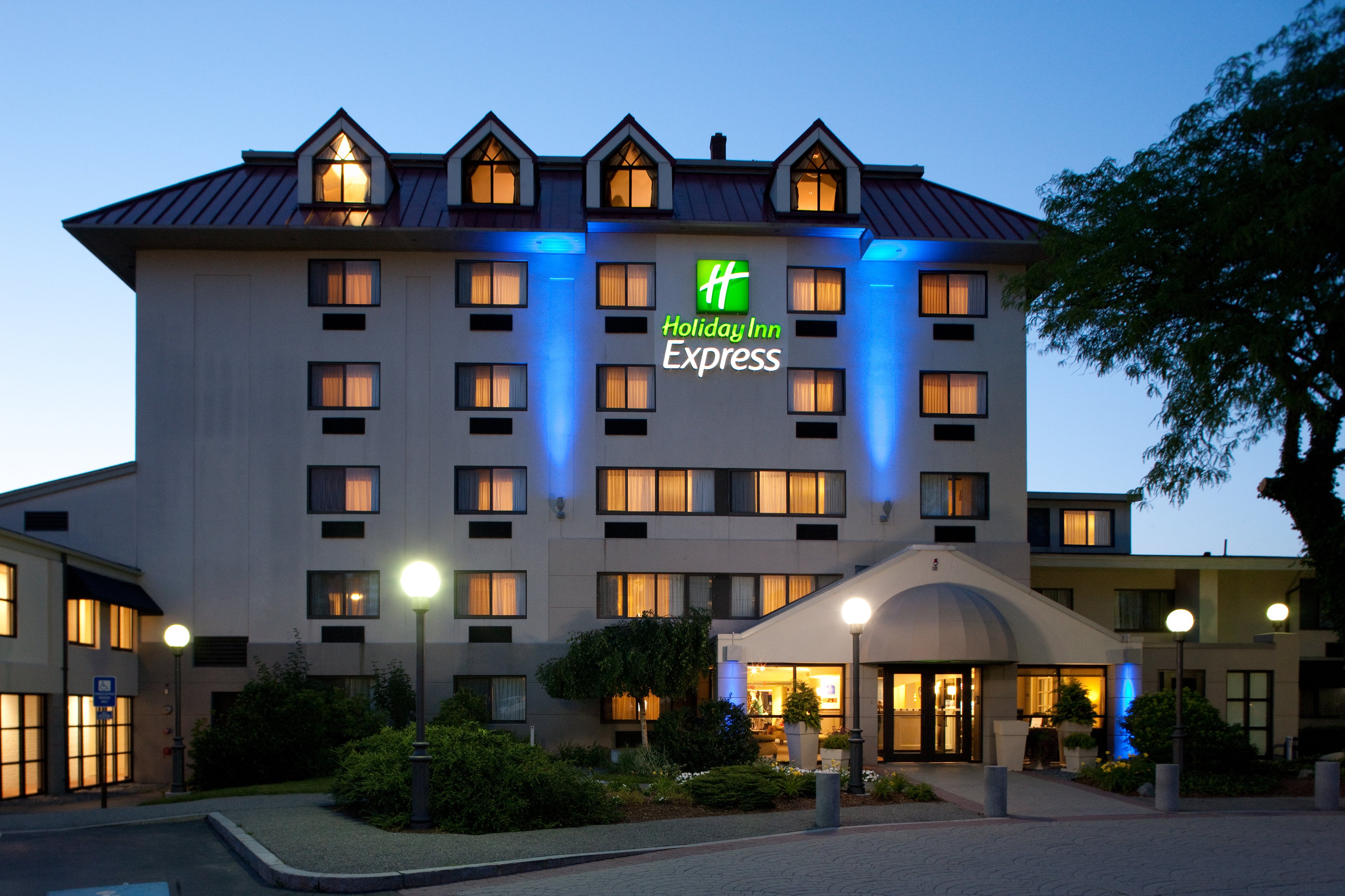 Holiday Inn Express Boston-Waltham 2/44
