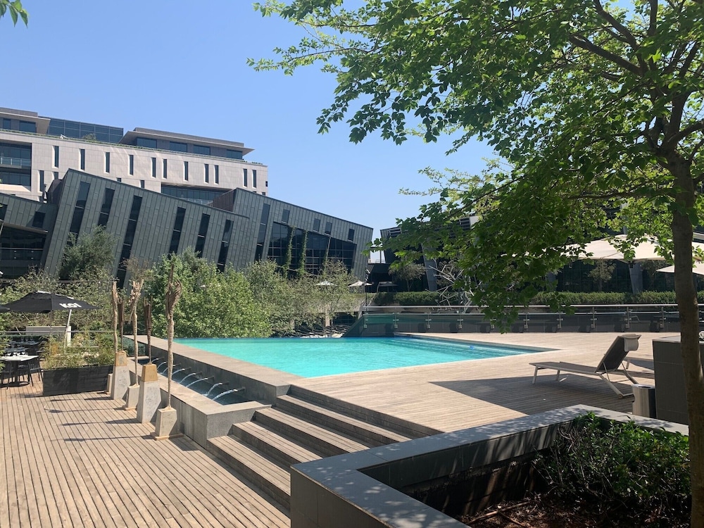 THE CAPITAL MENLYN MAINE 6/60