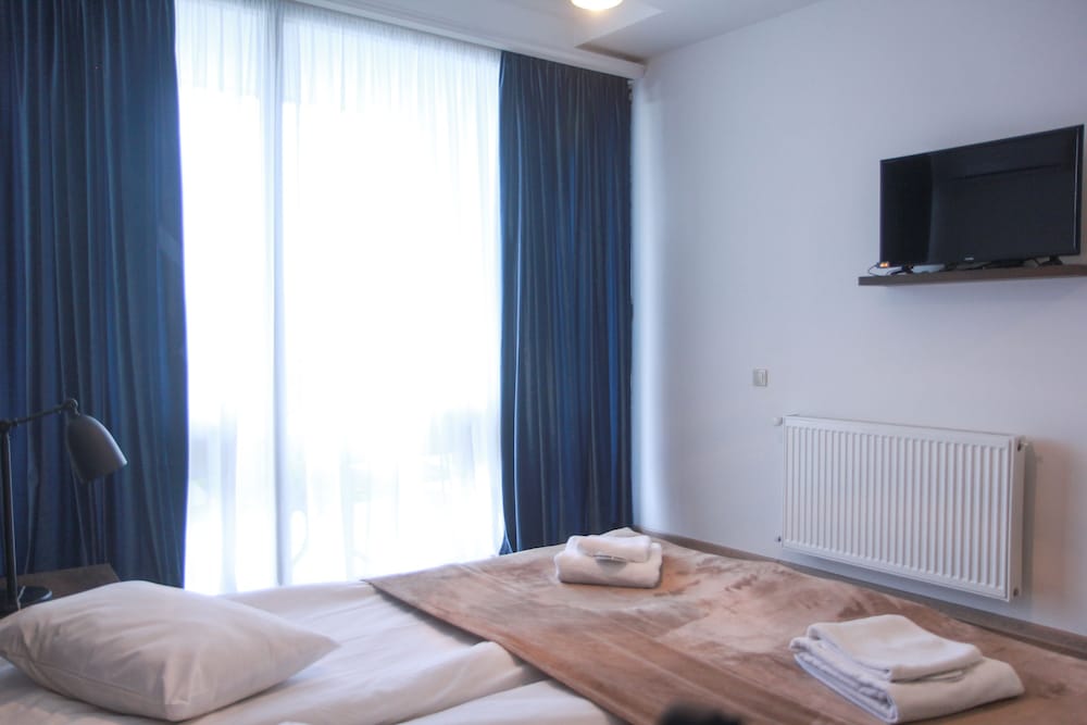 DELUXE, TWIN BEDS