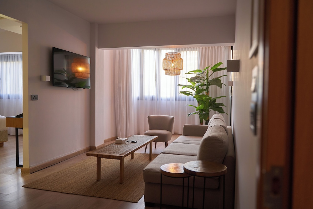 New President Hotel 28/43