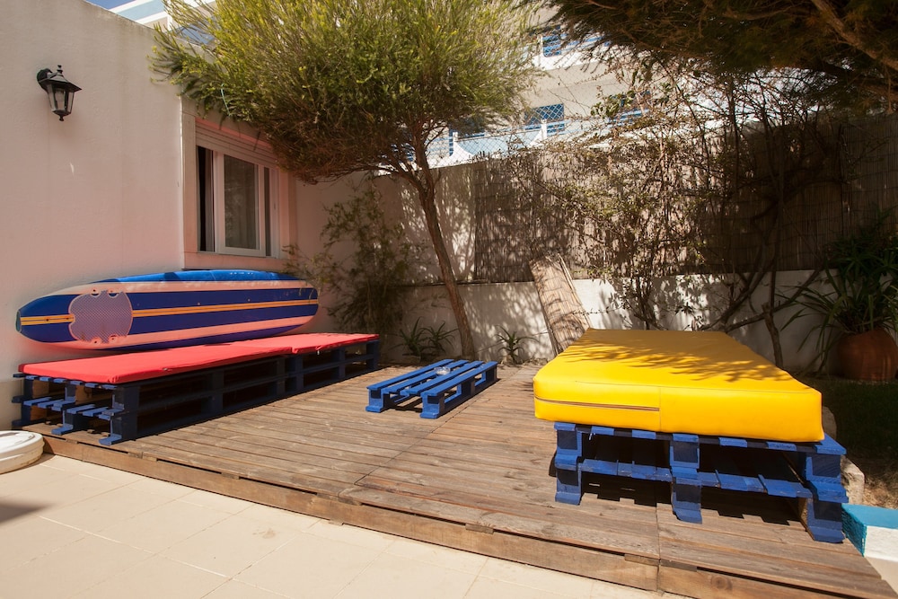 Ericeira Chill Hill Hostel & Private Rooms 48/50