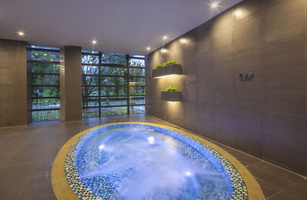 swimming pool spa