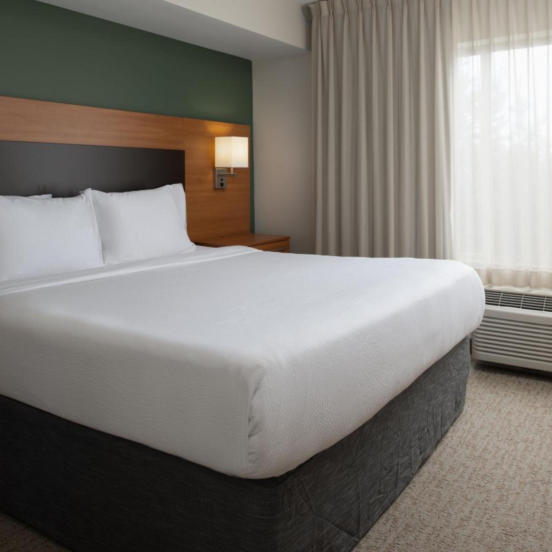 2 Bedrooms, Suite
